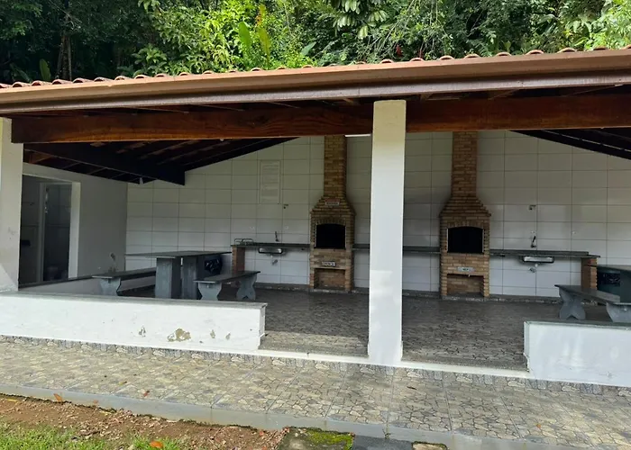 Apartamento Ubatuba ao lado das praias de Enseada e Santa Rita